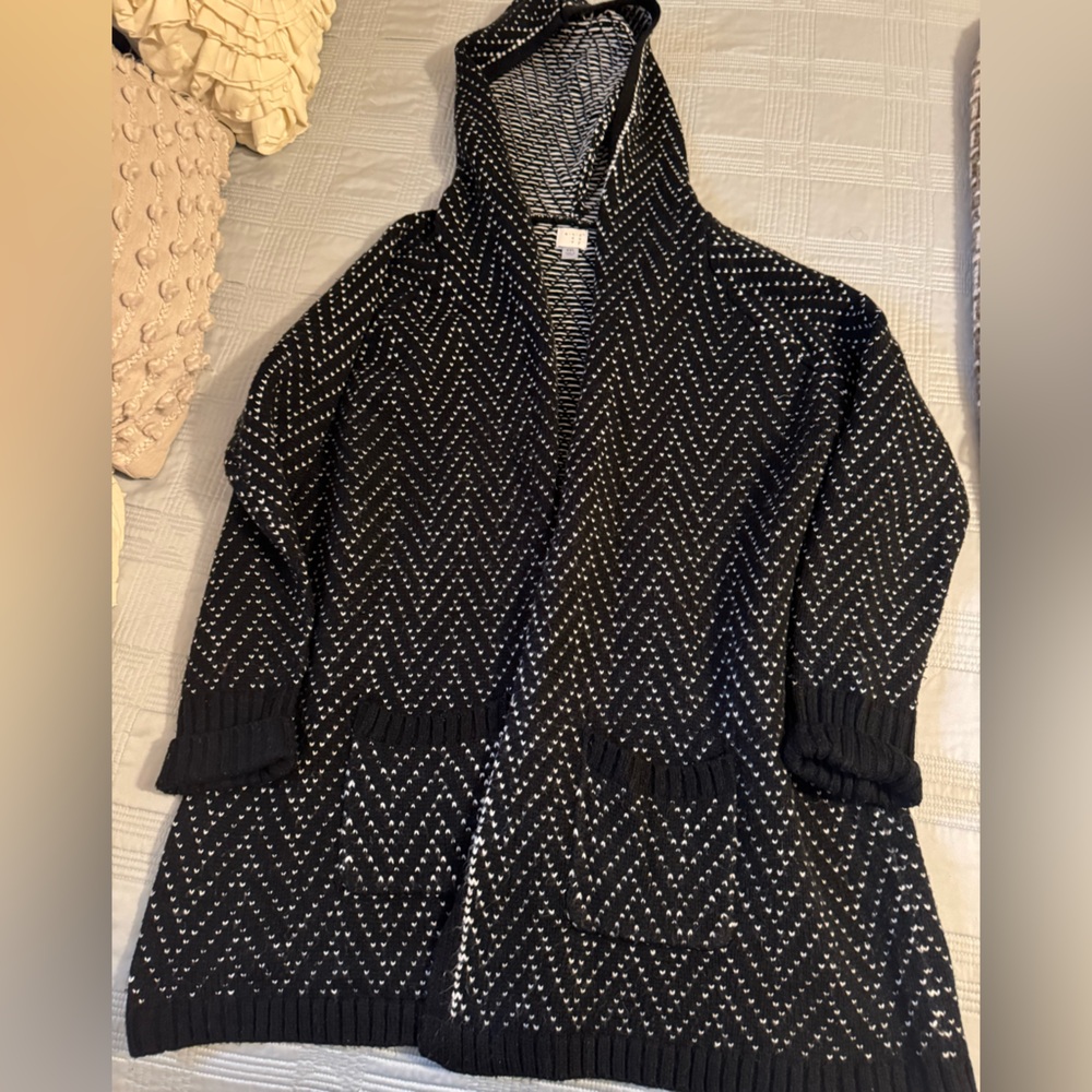 a new day Black and White Chevron Sweater/coatigan.